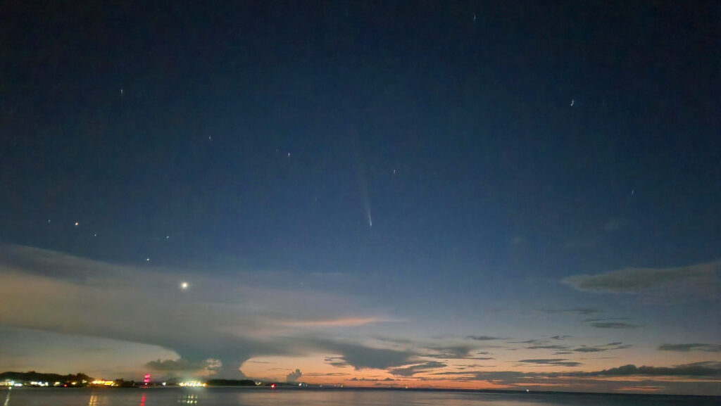 紫琴山・アトラス彗星の画像